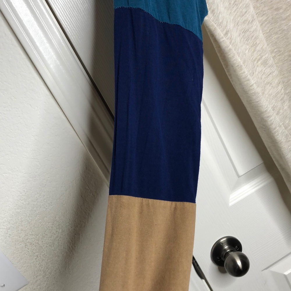 Colorblock Hi-lo Tunic - Picture 3 of 4